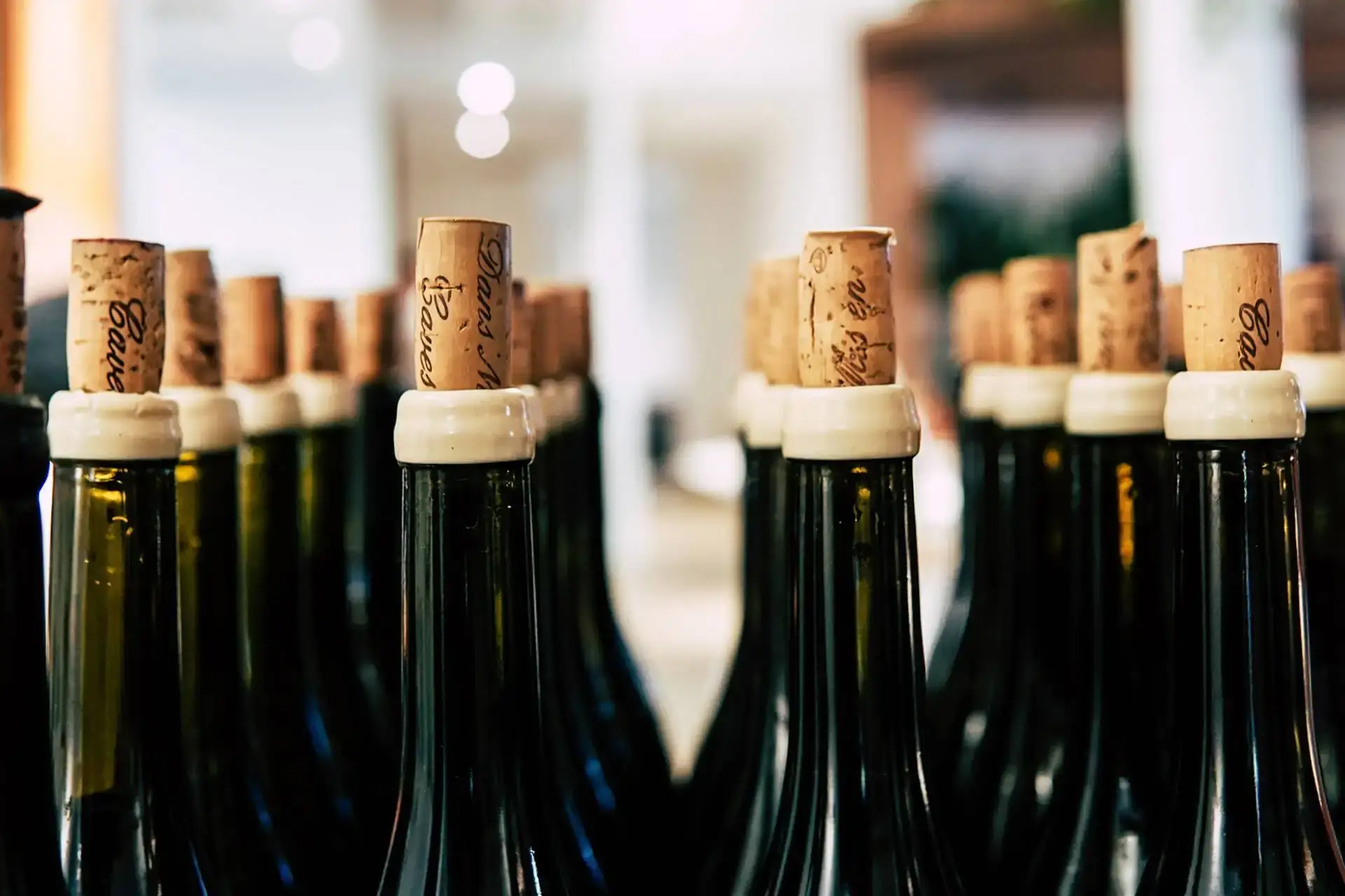 Bouteilles de vin bouchées